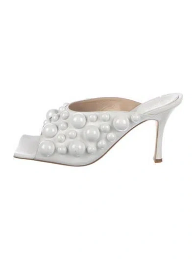 Pre-owned A.w.a.k.e. Leather Mules In White