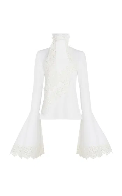 A.w.a.k.e. Moda Operandi In White