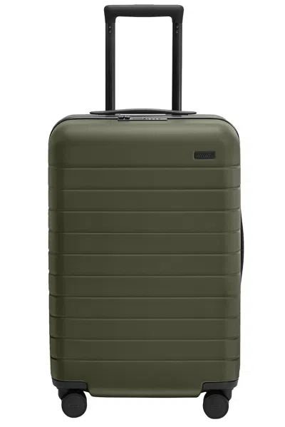 Away Bigger Carry On Flex In Green