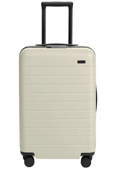 Away Bigger Carry On Flex In White