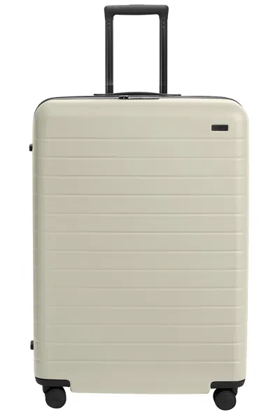 Away Large Flex In White