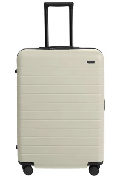 Away Medium Flex In White