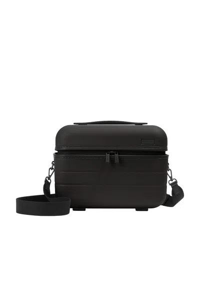Away Train Case In Black