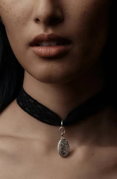 Awe Inspired Nocturne Mourning Lace Collector Choker In Gold