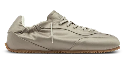 Axel Arigato Daze Flat Runner In Gray