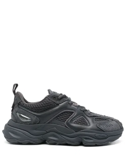 Axel Arigato Satellite Runner Sneaker In 黑色