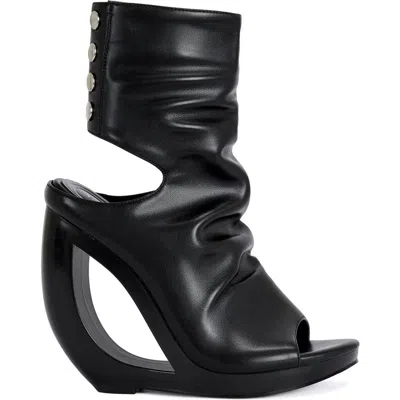 Azalea Wang Circos Wedge Sandal In Black