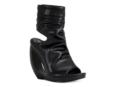 Azalea Wang Circos Wedge Sandal In Black