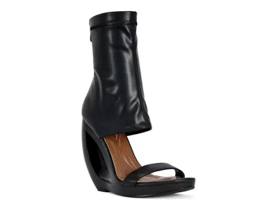 Azalea Wang Dumisani Wedge Sandal In Black