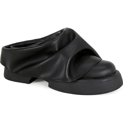 Azalea Wang Maitye Platform Clog In Black