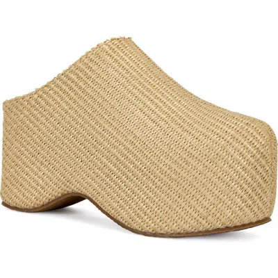 Azalea Wang Teatree Platform Clog In Beige