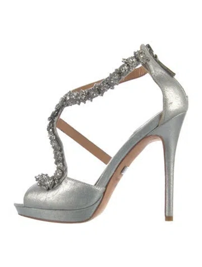 Pre-owned Badgley Mischka Leather Crystal Embellishments T-strap Sandals In Gray