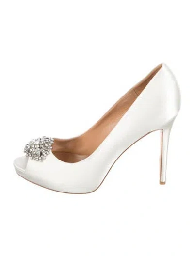 Pre-owned Badgley Mischka Satin Crystal Embellishments Pumps In White