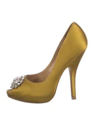 Pre-owned Badgley Mischka Satin Crystal Embellishments Pumps In Yellow