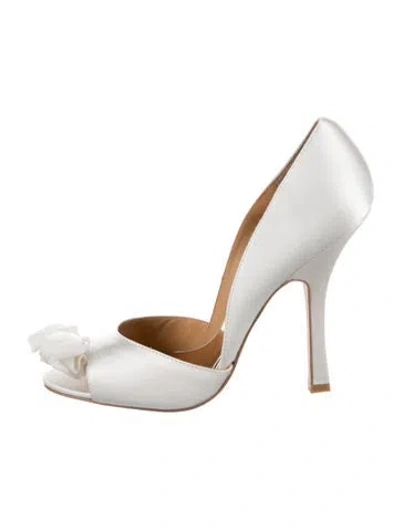 Pre-owned Badgley Mischka Satin Crystal Embellishments Sandals In White