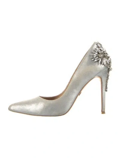 Pre-owned Badgley Mischka Suede Crystal Embellishments Pumps In White