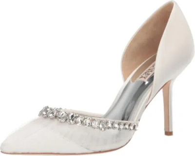 Pre-owned Badgley Mischka Women's Everley Pump In Soft White