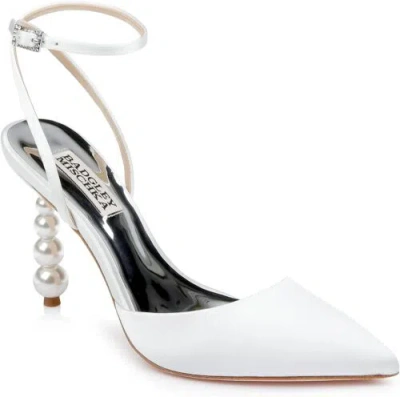 Pre-owned Badgley Mischka Women's Indie Pump In Soft White