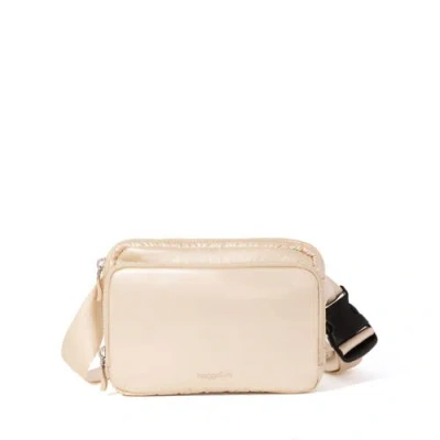 Baggallini Modern Belt Bag Sling In Champagne Puff