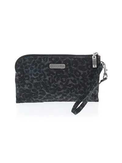 Pre-owned Baggallini Wristlet In Black