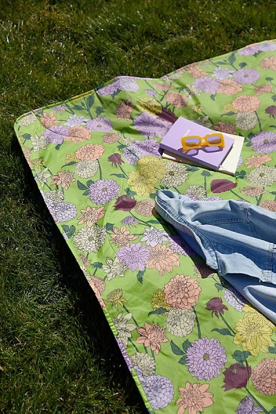 Baggu Puffy Picnic Blanket In Dahlia At Urban Outfitters