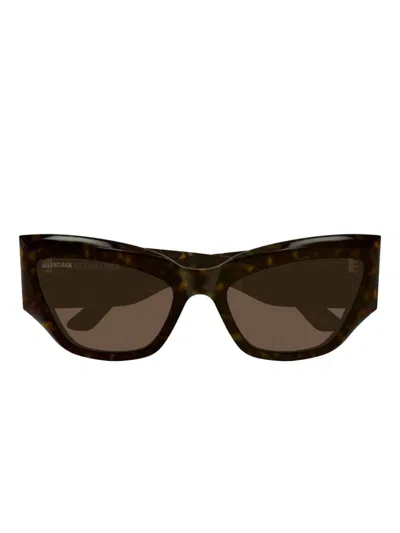 Balenciaga Bb Logo Geometric Sunglasses In Brown