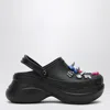 Balenciaga Mule Crocs Con Iconici Charm Jibbitz Rimovibili In Black