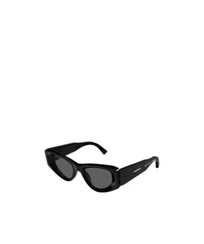 Balenciaga Cat-eye Frame Sunglasses In Black
