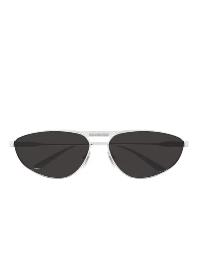 Balenciaga Cat-eye Sunglasses In 银色