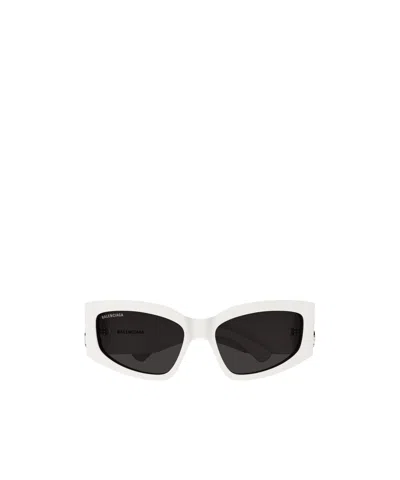 Balenciaga Cat-eye Sunglasses In Black