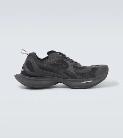 Balenciaga Circuit Ultra-lightweight Sneakers In Black