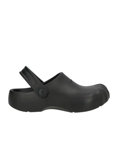 Balenciaga Classic Roundtoe Rubber Slippers In Black