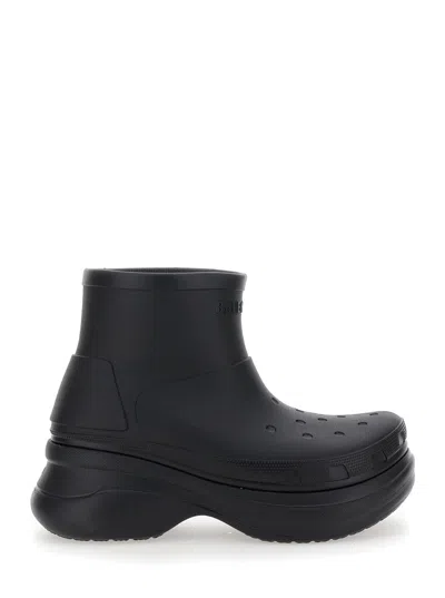 BALENCIAGA BALENCIAGA 'CROCS' BLACK ANKLE BOOTS WITH EMBOSSED LOGO ON THE FRONT IN TECH FABRIC MAN