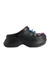 Balenciaga Mule Crocs Con Iconici Charm Jibbitz Rimovibili In Black