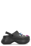 Balenciaga Mule Crocs Con Iconici Charm Jibbitz Rimovibili In Black