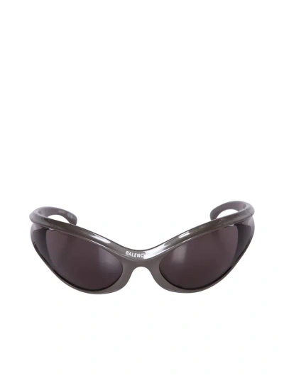 Balenciaga Dynamo Round Black Sunglasses In Grey