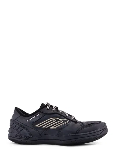 Balenciaga Hamptons Worn-out Low-top Leather Sneakers In Black