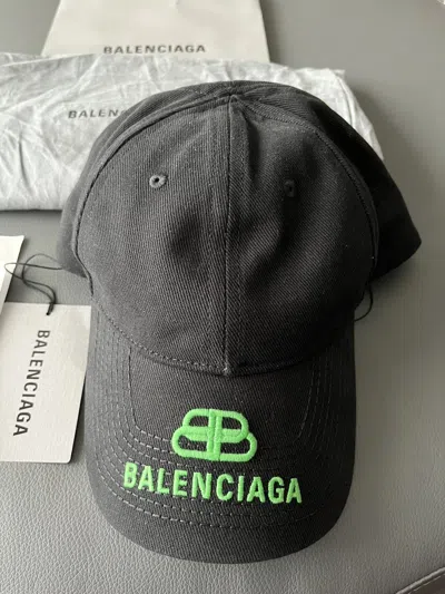 Pre-owned Balenciaga Iconic  Logo Hat Runway Piece In Black