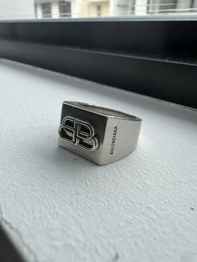 Pre-owned Balenciaga Interlocking Bb Logo Signet Ring In Silver