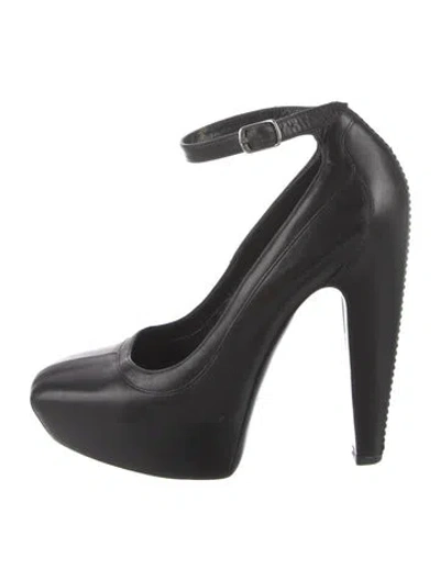 Pre-owned Balenciaga Leather Pumps In Black