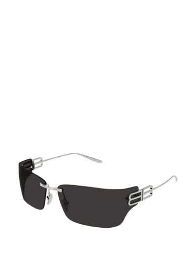 Balenciaga Logo-detail Sunglasses In Black