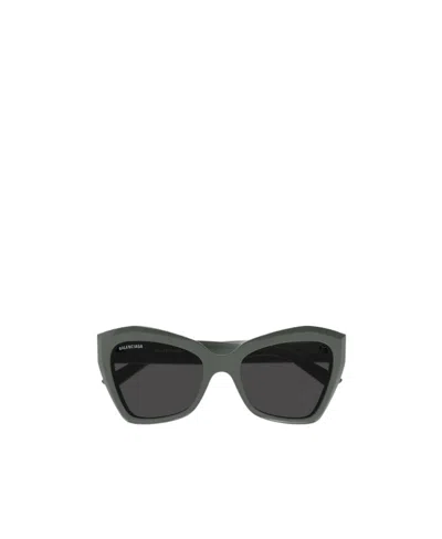 Balenciaga Logo-plaque Butterfly Sunglasses In Black