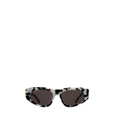 Balenciaga Logo-plaque Cat-eye Sunglasses In Black