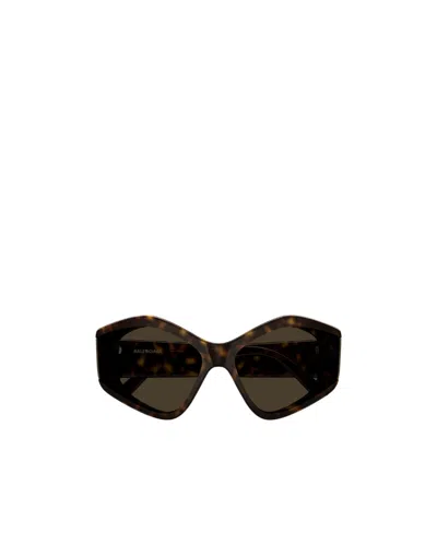 Balenciaga Eyewear Cat-eye Frame Sunglasses In Black