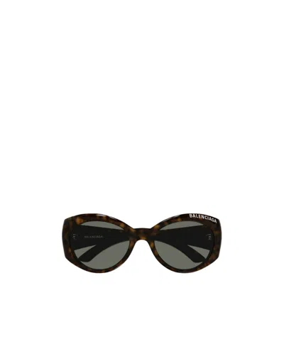 Balenciaga Logo-print Detail Sunglasses In Black