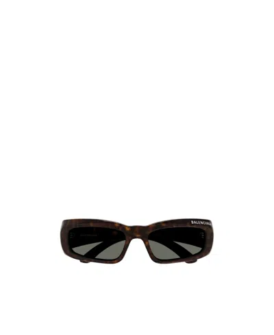 Balenciaga Logo-print Detail Sunglasses In Black