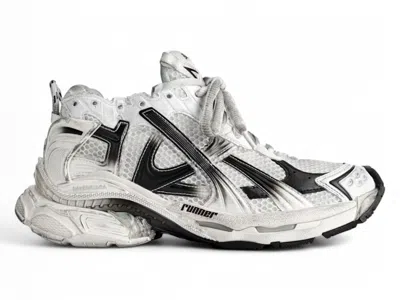 Pre-owned Balenciaga Men's  Runner Gardient Sneakers In White/black