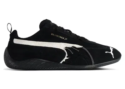 Pre-owned Balenciaga Men's  X Puma Speedcat Suede Distressed Sneakers In Black/white