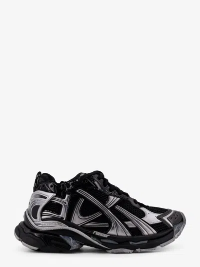 Balenciaga Men Runner Mesh Low-top Sneakers In Black