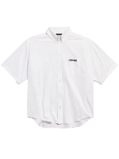 BALENCIAGA CAMICIA DA UOMO MASKING TAPE A MEZZA MANICA LARGE FIT IN BIANCO
